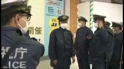 不審物騒ぎで広島駅に集まった警察官