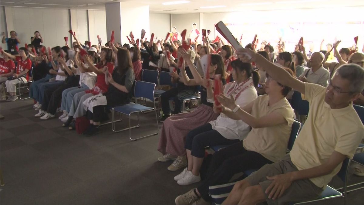 男子バレーボールパリ五輪初勝利　石川選手の地元から熱い応援　愛知・岡崎市