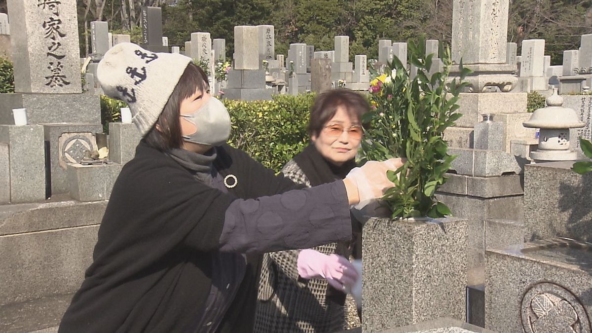 「春分の日」　彼岸の中日「家族皆で元気でいられますように」家族連れなどが墓参り　大分