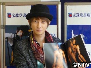 AAA與真司郎、初写真集「いい意味でかぶらない」｜日テレNEWS NNN