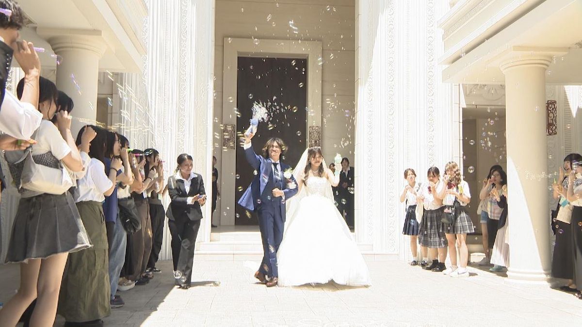 ブライダル業界を目指す専門学校生が「模擬結婚式」　参列者は高校生　名古屋・千種区
