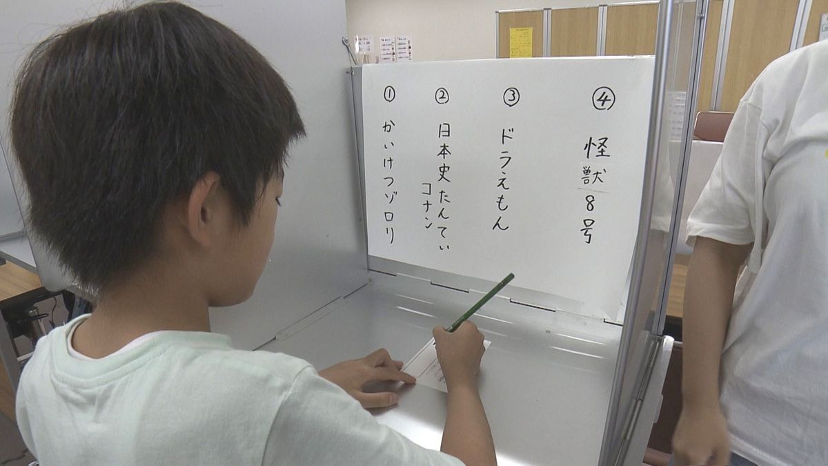 投票体験で選挙について学ぼう！松山市選管委が小学生対象の出前講座