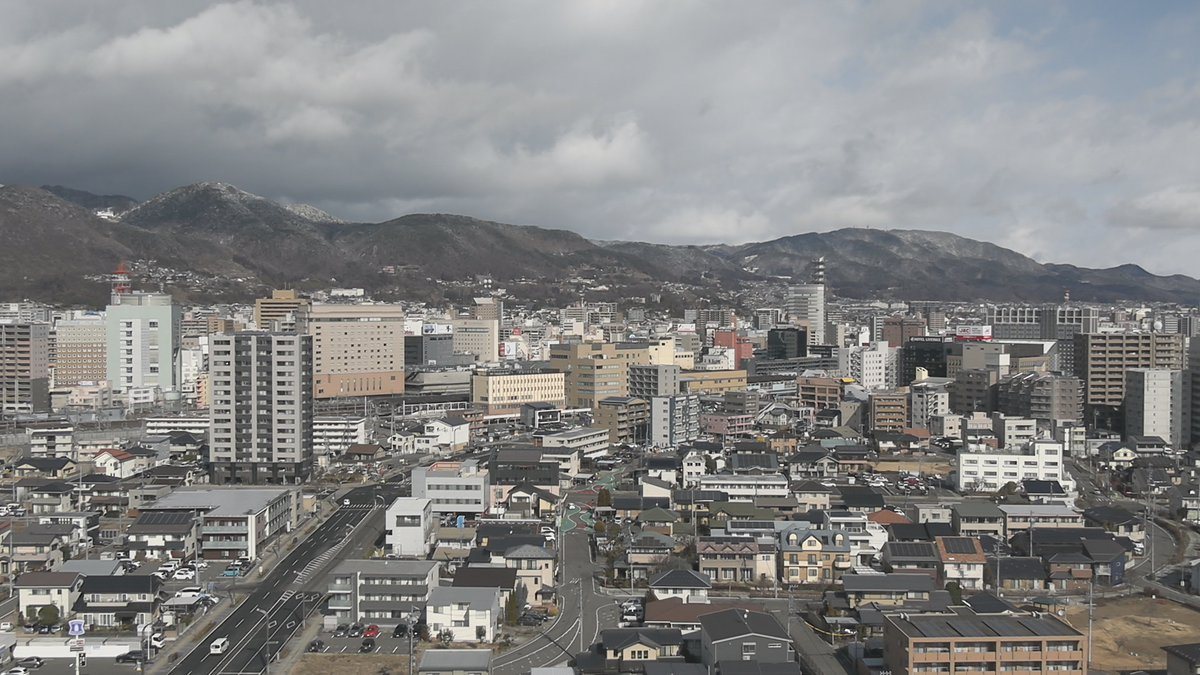 雪峠越す　次第に冬型の気圧緩む　寒気の影響　北部 曇りで雪の降る所がところも　中部・南部　晴れ時々曇り