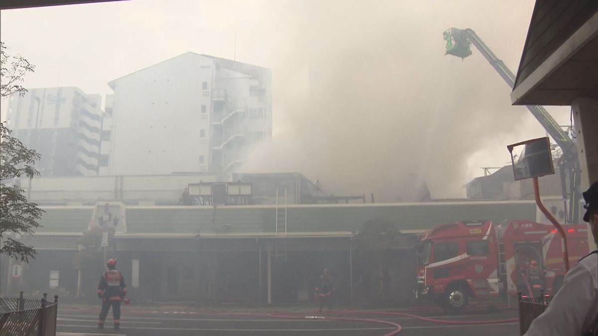 【速報】兵庫・明石市の商店街で火事　火元はラジコンショップか　少なくとも4棟に燃え広がる