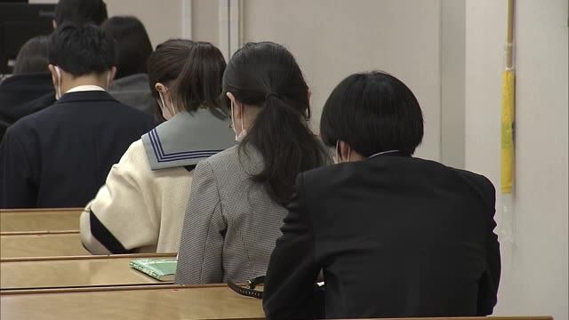 合格目指して　県立芸術文化短期大学で一般入試始まる　約140人の募集に対し354人が出願　大分