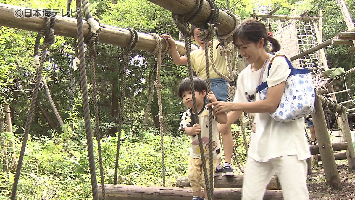 暑さも収まりようやく秋の気配　山陰各地で過ごしやすい気温に　連休最終日、アウトドア施設は家族連れでにぎわう　