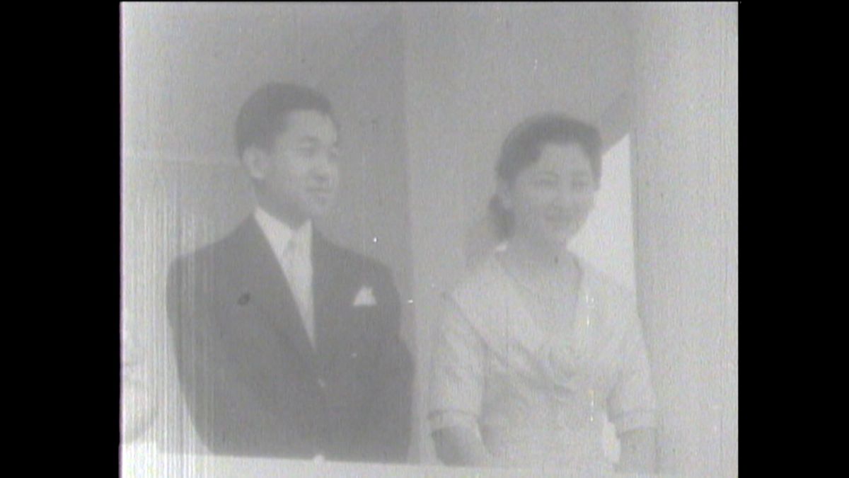 1959年4月29日　天皇誕生日一般参賀での上皇ご夫妻