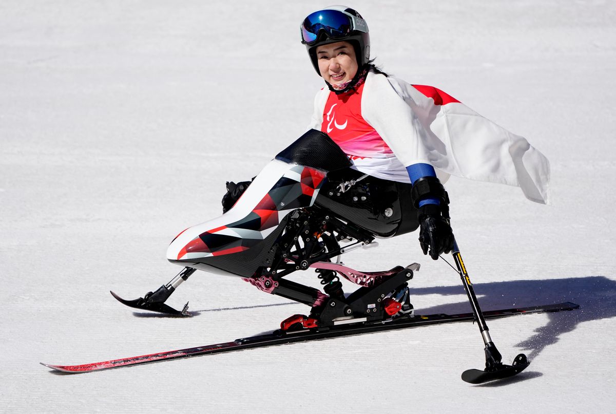 パラ村岡桃佳が“金メダル日本勢第1号”　アルペンスキー女子滑降座位　2大会連続メダル獲得