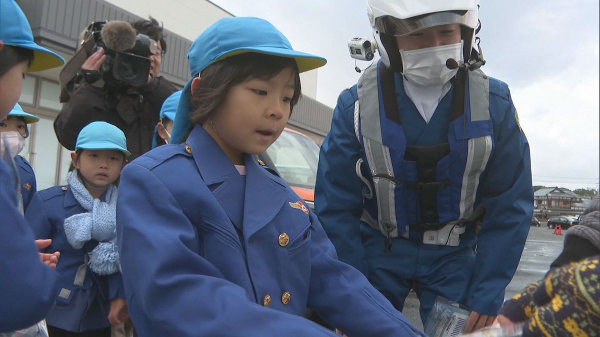 こども白バイ隊が交通安全を呼びかけ～山口・下関～交通安全県民運動