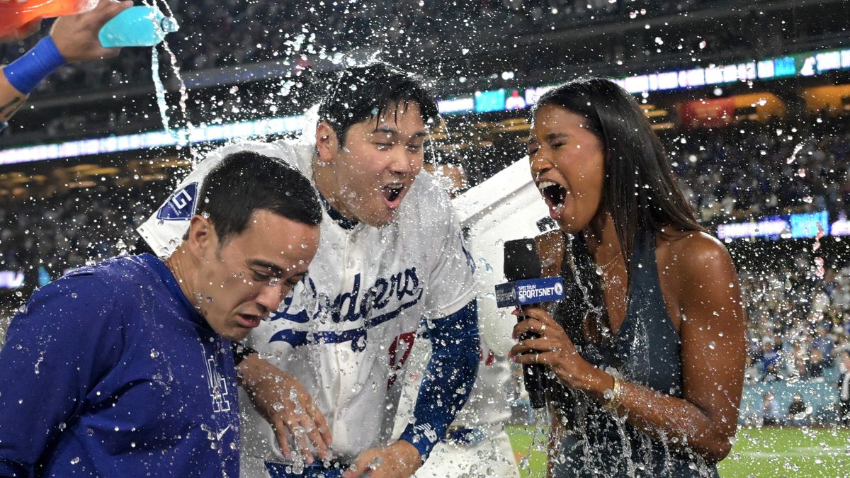 ドジャース・大谷翔平選手とリポーターのワトソンさん（写真：USA TODAY Sports/ロイター/アフロ）