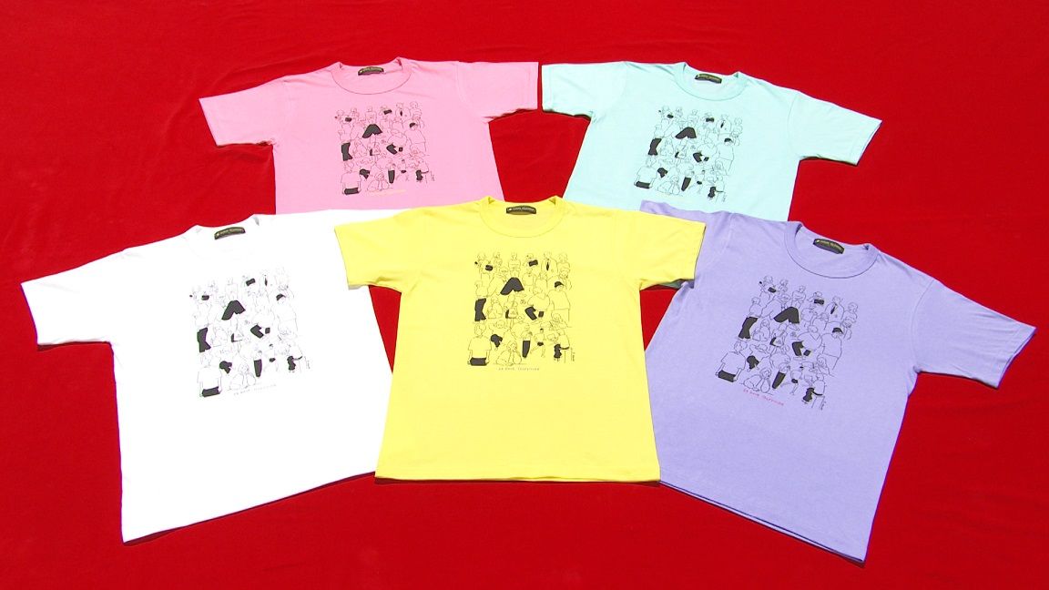 今年のチャリTシャツ（上段左から）ピンク、ミント（下段左から）白、黄色、ラベリー