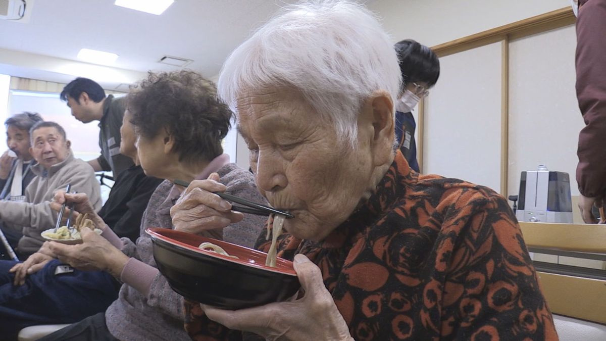 避難者におろしそば振る舞う　勝山市のそば愛好家、地元のそば粉使用　福祉避難所での支援継続