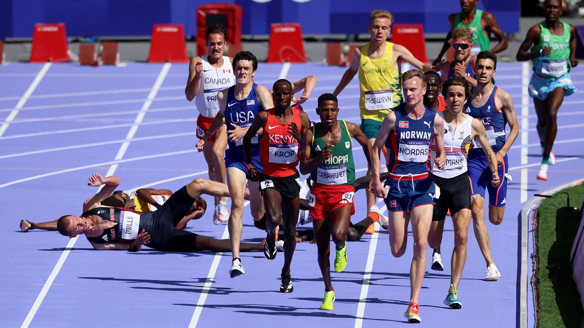 【5000ｍ】最後の直線で“まさかの4人転倒”　スローペース展開　ラスト1周まで大集団