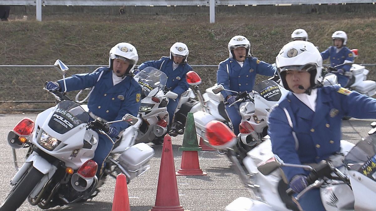 「県民の期待と信頼に応える力強い警察活動を」　大分県警が年頭視閲式　警察官約210人が行進