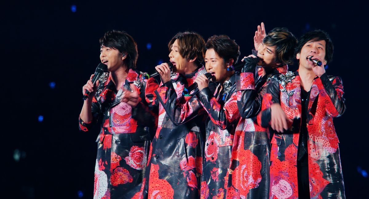 嵐　“声出しOK”ライブフィルム応援上映を開催　涙を流すファンも