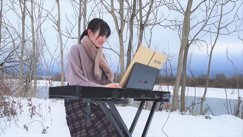 櫻坂46　新メンバー2人目は長野県出身の17歳・小島凪紗　雪の中でピアノ演奏を披露