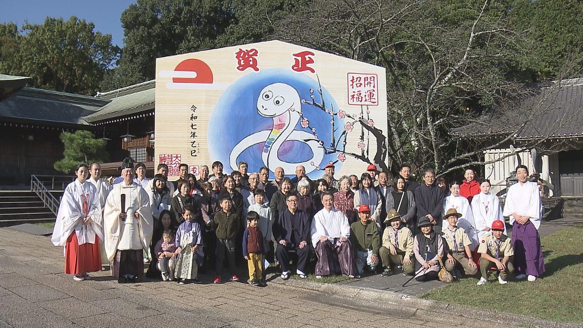 12月がスタート　神社では九州最大級の巨大絵馬がお目見え　大分