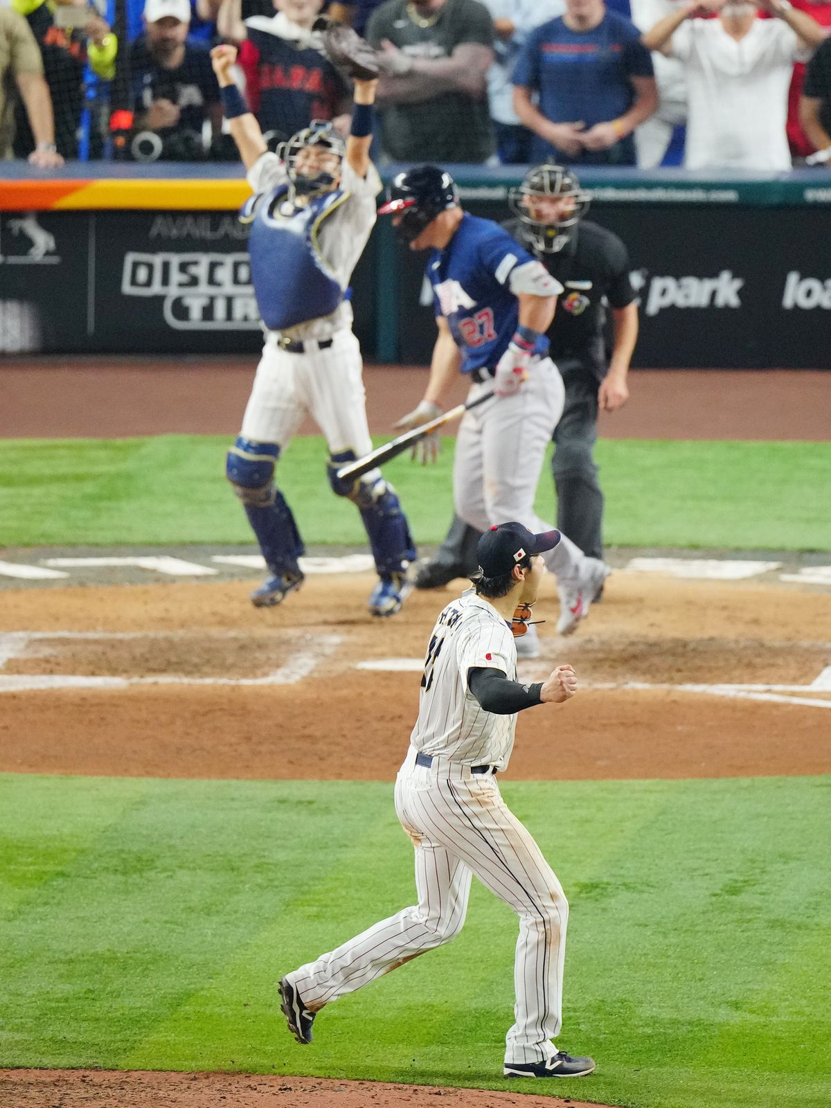 WBC決勝でアメリカのマイク・トラウト選手から三振を奪った侍ジャパンの大谷翔平選手(写真:日刊スポーツ/アフロ)