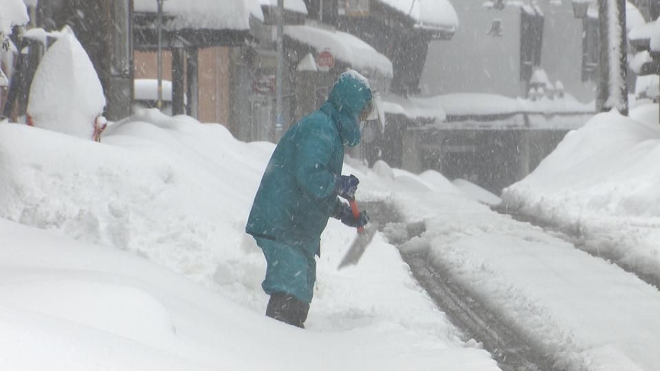 大寒波はいつまで？ 一向に収まる気配のない大雪に県民から困惑の声