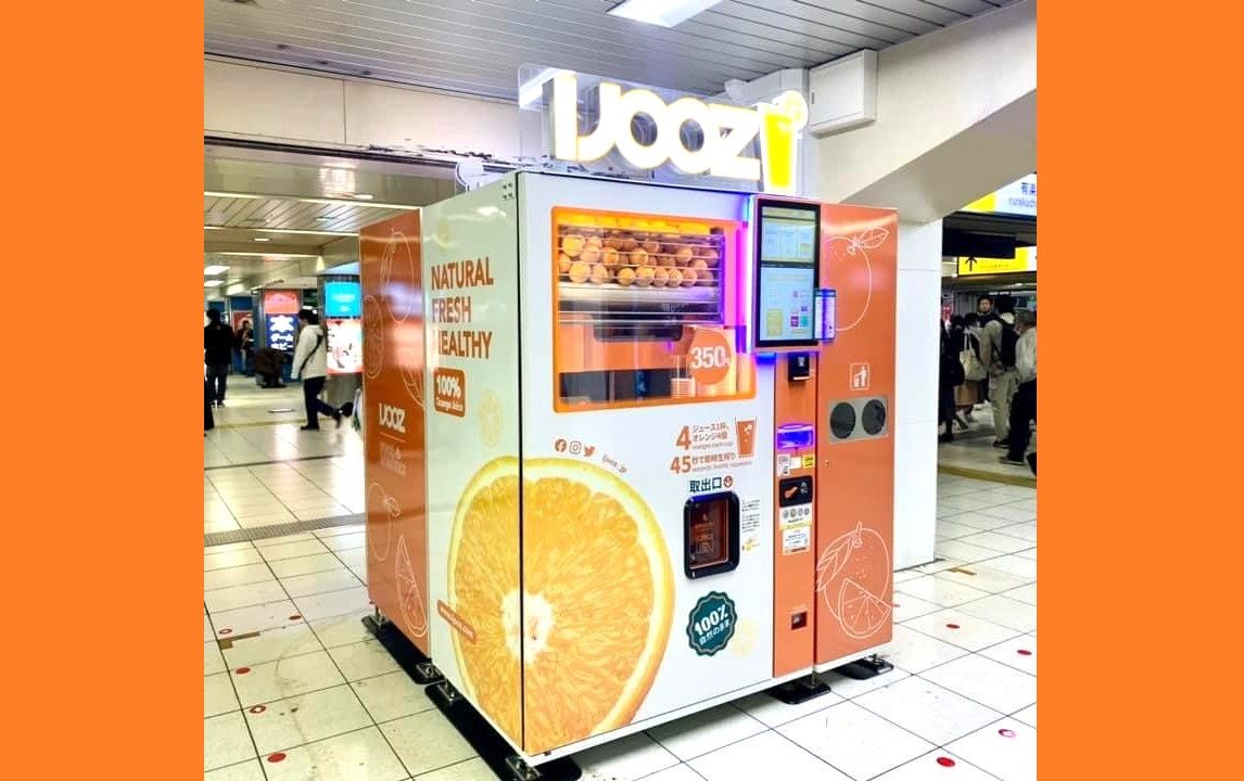 【ナゼ？】最近よく見かけませんか？『生絞りオレンジジュースの自動販売機』実は本社のある国では超有名！日本でも現在急増中で、オレンジ1日約12万個を消費することも…世界的なオレンジ不足の中、急成長支える秘密とは？