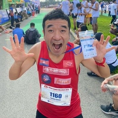 46歳目前の猫ひろし、カンボジアのマラソン大会で1位　「まぐれはニャイ」