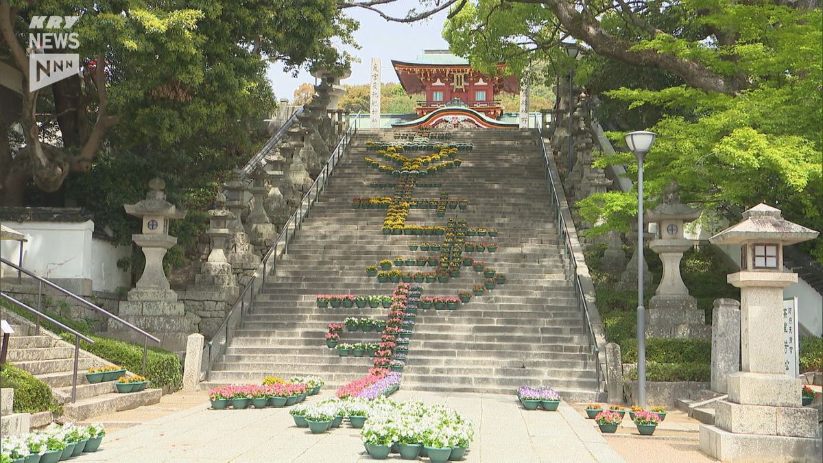 防府天満宮の“花回廊”！大石段に730鉢のプランター並ぶ…19日夜からはライトアップも