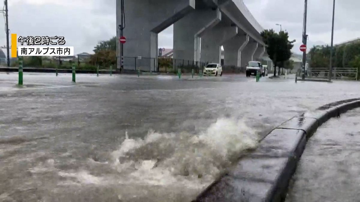 道路の冠水も 各地で局地的な非常に激しい雨 4日明け方にかけ土砂災害に注意 山梨県