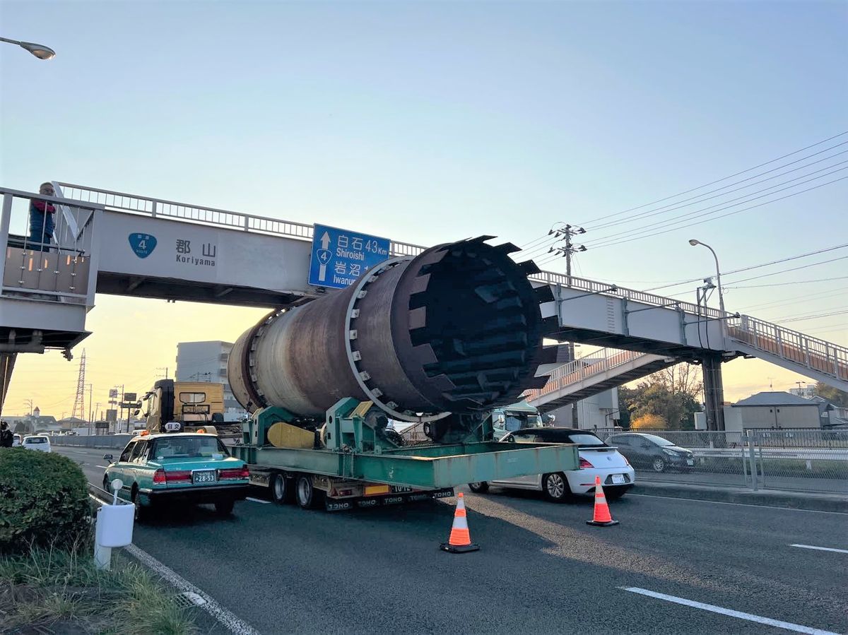 【トレーラーが歩道橋に引っかかる】国道4号 現場は車線規制＜仙台市太白区＞