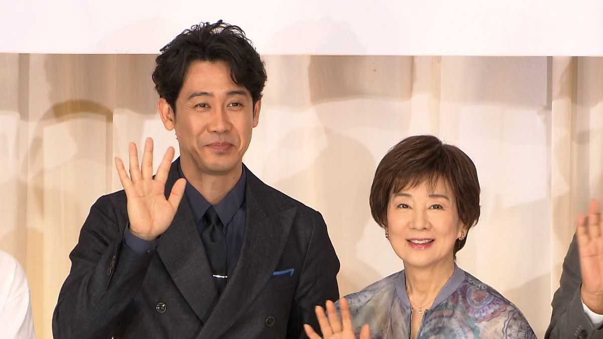親子役を演じた（左から）大泉洋さん、吉永小百合さん
