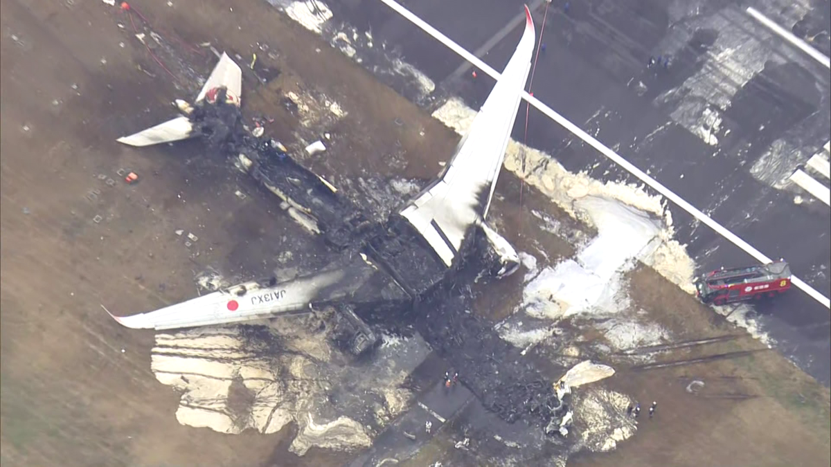 日本航空　羽田事故の機体、一部保存を検討