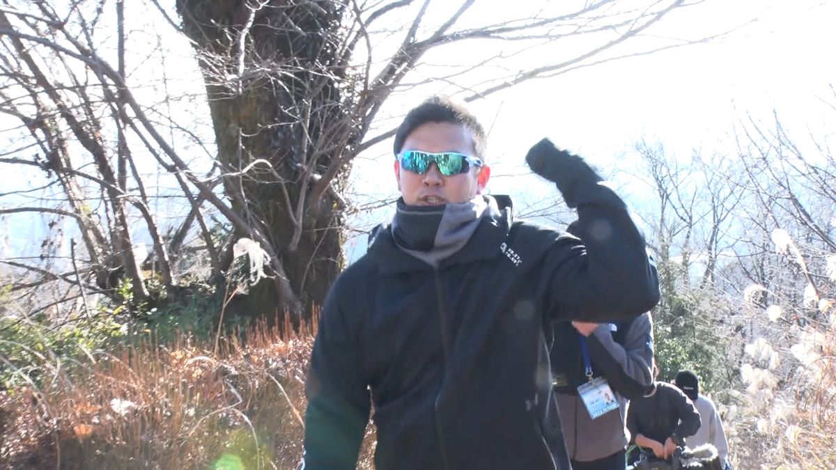 「チームとして頂上を見れるように」DeNA・山崎康晃らが恒例の登山自主トレ「ブルペン引っ張りながら頑張っていきたい」