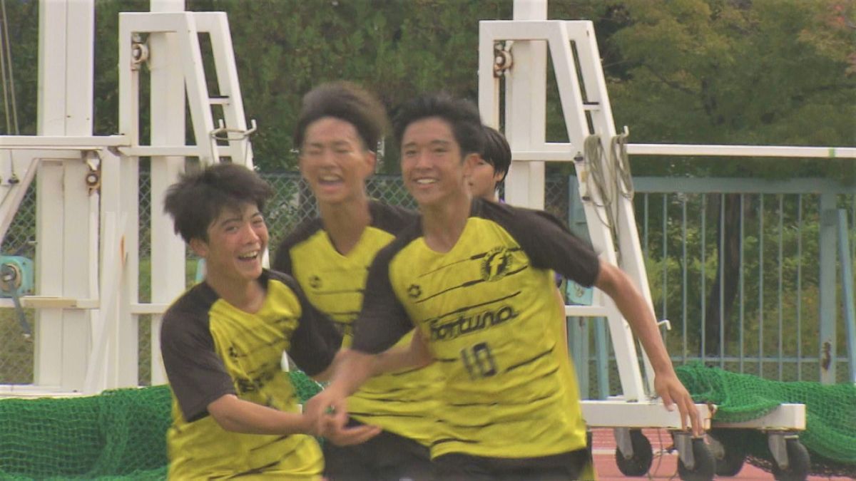 決勝は圧巻のゴールラッシュ！背番号10が4得点で2年ぶりの優勝に貢献 中学年代のサッカー県王者が決定 山梨