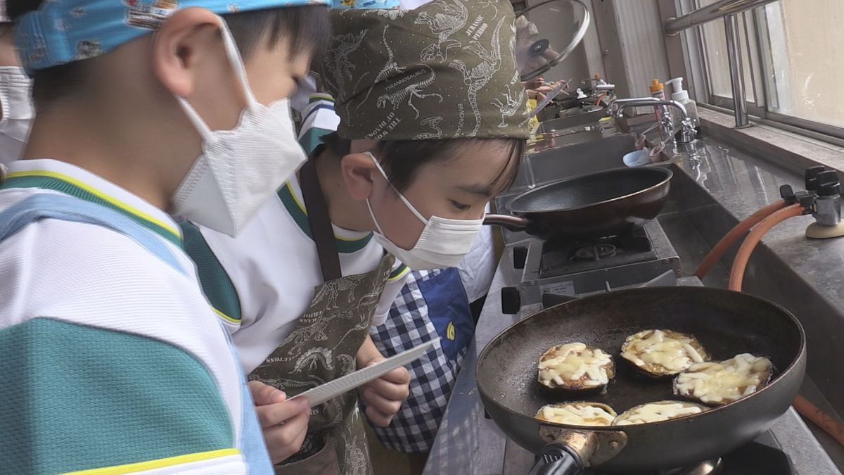 味噌とチーズのせ’田楽’に 福井市の児童が伝統野菜「新保ナス」のおいしさ実感