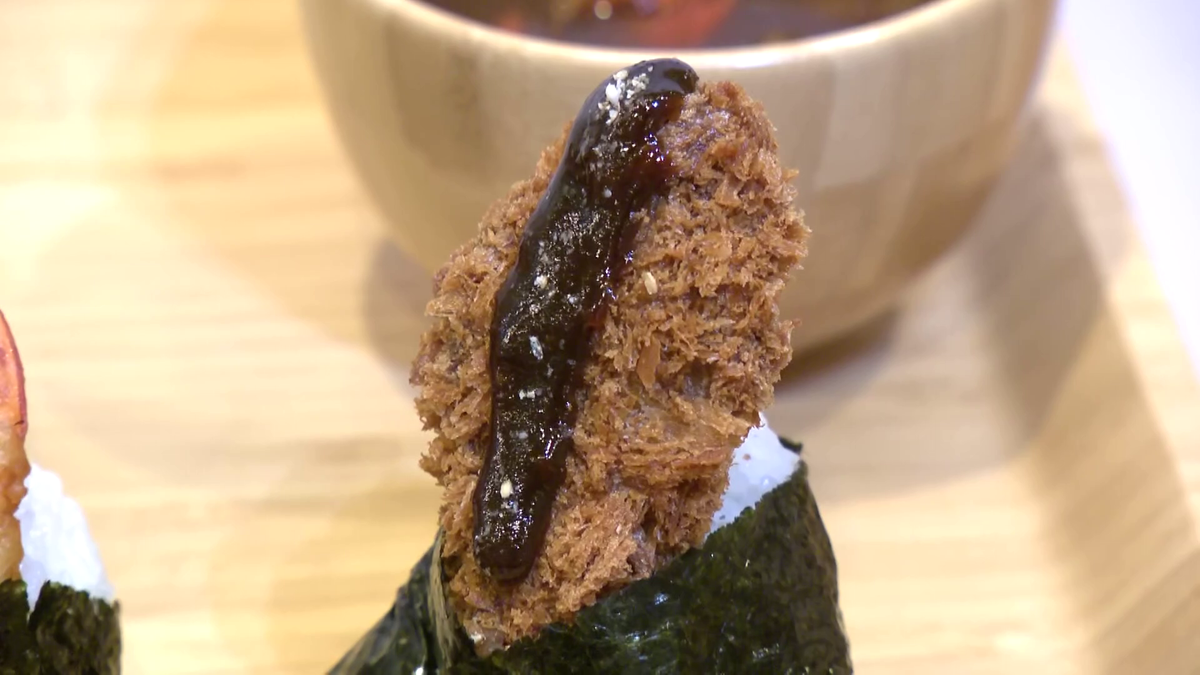 「味噌ヒレカツむすび」1個330円