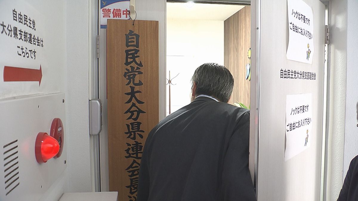 自民党県連を訪れた広瀬氏