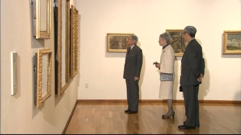 両陛下、従軍画家の展覧会を鑑賞