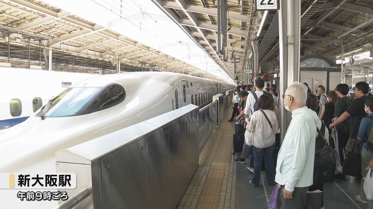 【帰省ラッシュ】大地震警戒で新幹線は最大15分の遅れも…3連休初日、新大阪駅は家族連れで混雑　