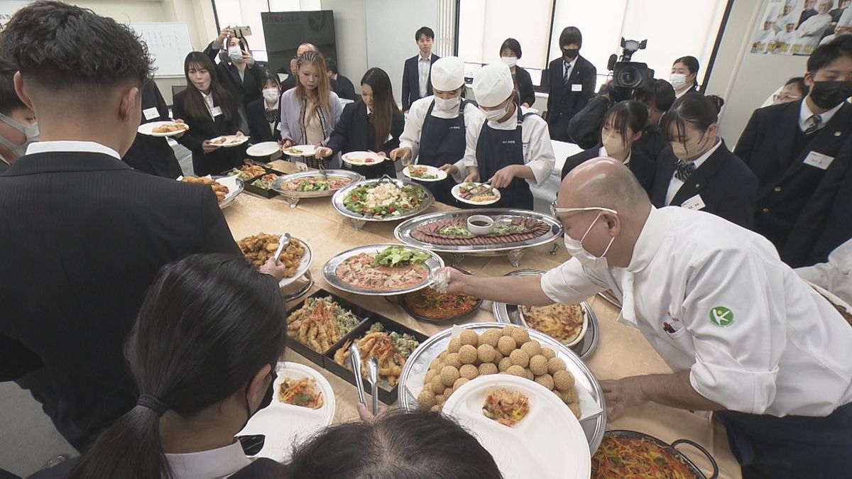 プロの料理人目指し一歩踏み出す学生へ 後輩たちが料理で卒業祝う【愛媛】