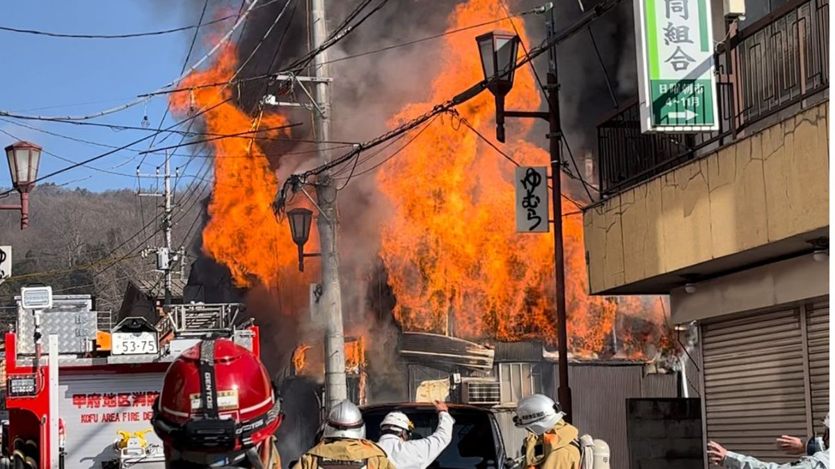 【続報】「湯村食堂」火災 仕込み中に厨房から出火 隣接住宅1棟も全焼 山梨・甲府市