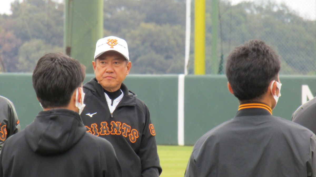 【画像】25日の巨人1軍練習　11月下旬並みの寒さにも負けず　メンバーには坂本勇人や中田翔