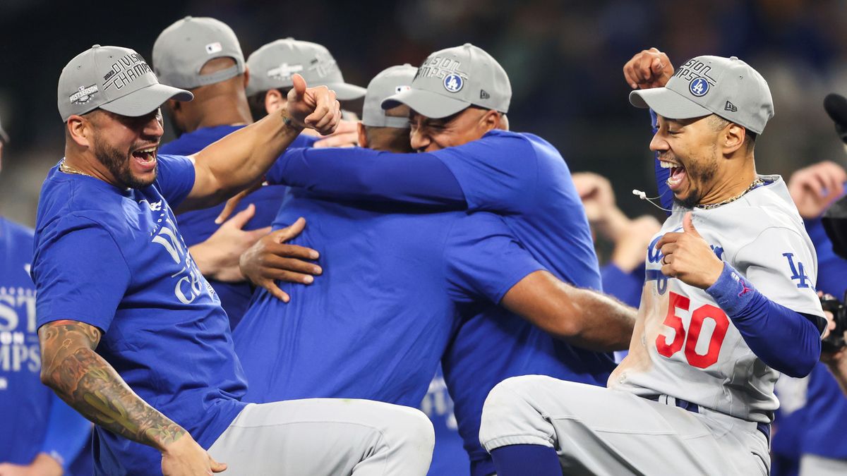 今季100勝を挙げ地区優勝を決めたドジャースの選手たち(写真:AP/アフロ)