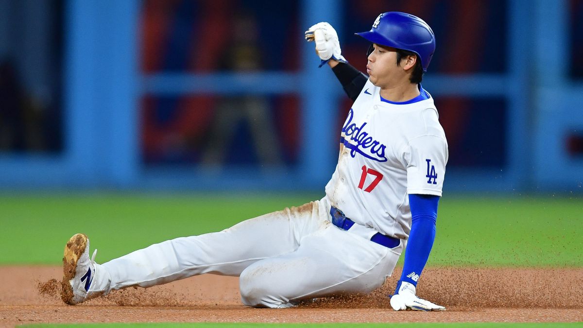 大谷翔平が快足飛ばし今季2個目の盗塁　塁上でエンゼルス時代の同僚と笑顔　MLB通算100盗塁へあと「12」