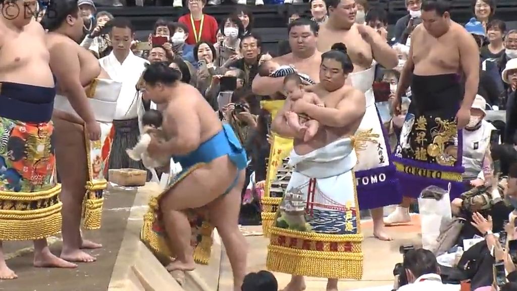 横綱・照ノ富士や平戸海が目の前に「冬巡業 長崎場所」3700人の相撲ファンが大歓声《長崎》（2024年12月4日掲載）｜日テレNEWS NNN