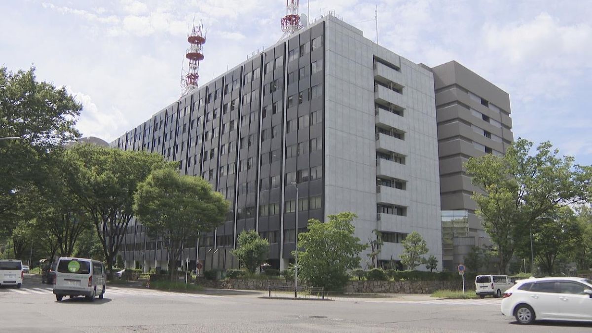 コンビニでチョコレート菓子を盗んだか　窃盗の疑いで警察官の男逮捕　愛知・岩倉市