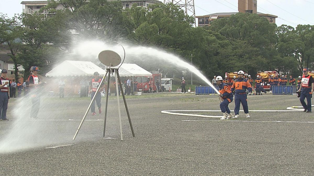 的めがけて放水　消防団が消火技術競う大会開催　大分