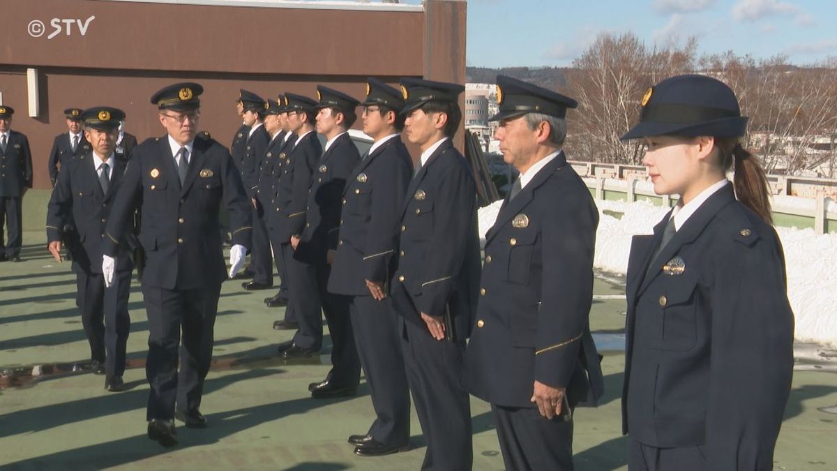 「道民の笑顔を守ってほしい」 新年恒例の年頭点検　警察官の制服や装備品を確認　北海道警察