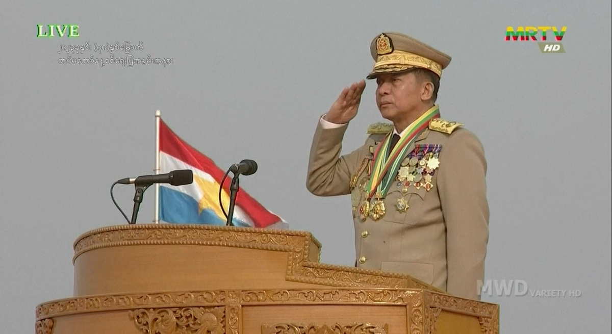 ミャンマーで大規模軍事パレード クーデターで実権握った軍トップ「総選挙実施には国の安定が必要」
