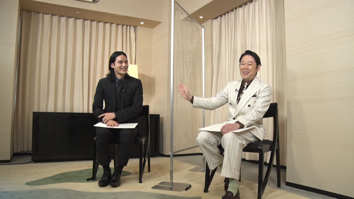 撮影の裏側を語る（左から）岡田健史さん、阿部サダヲさん