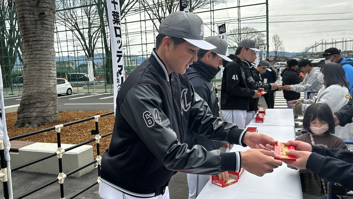 地元宮崎県でロッテのバレンタインイベントに参加した廣池康志郎投手(写真：球団提供)