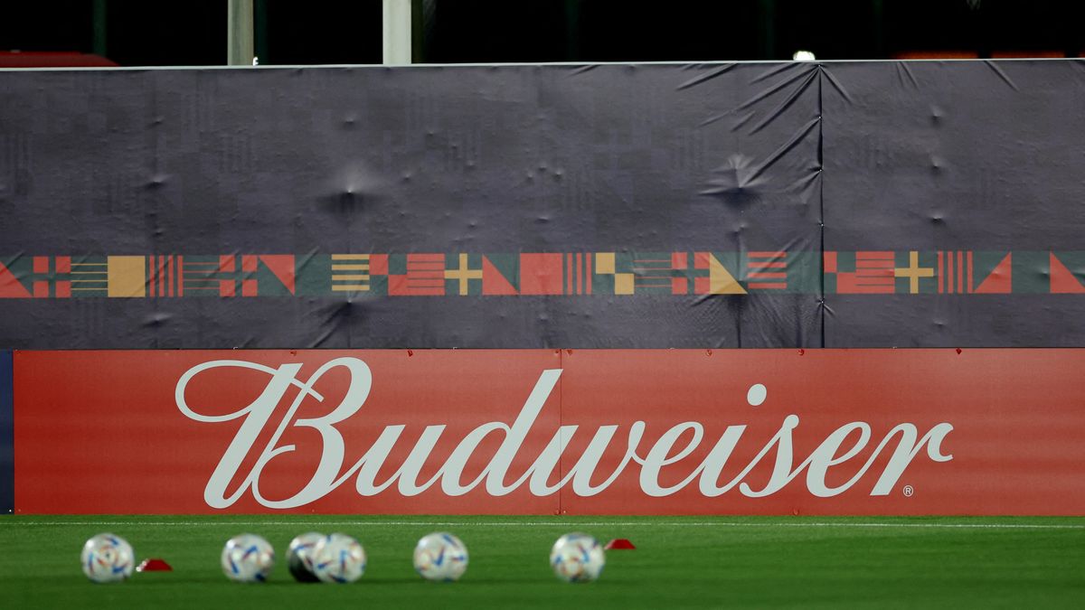 【サッカーW杯】開催2日前にアルコール販売禁止に　大手ビールブランドのバドワイザーがSNSで反応